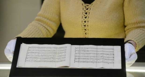 La cantate signée en commun par le compositeur autrichien Wolfgang Amadeus Mozart et le musicien italien Antonio Salieri est présentée le 16 février 2015 au musée tchèque de la Musique à Prague.