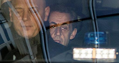 L'ancien président Nicolas Sarkozy arrive au pôle financier à Paris le 16 février 2016.