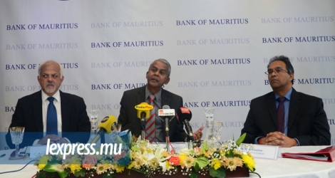 Le gouverneur de la Banque de Maurice expliquant pourquoi le Repo Rate a été maintenu, le mercredi 17 février.