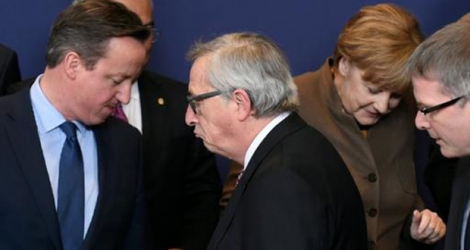 Le Premier ministre britannique, David Cameron (g), et le président de la Commission européenne, Jean-Claude Juncker (c), le à Bruxelles.