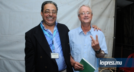 Mukesh Balgobin (à gauche) et Paul-France Tennant après la proclamation des résultats. 
