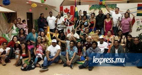Les membres de la Mauritius Cultural Association of Brandon, après les célébrations qui ont eu lieu à Brandon, dans la province de Manitoba, au Canada, en marge de l’anniversaire de l’Indépendance de Maurice.