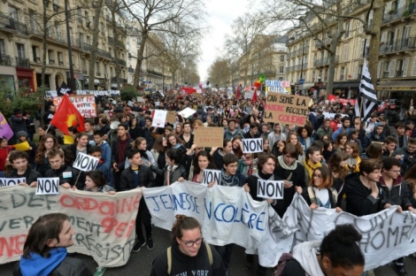 Les étudiants dans la rue contre la loi travail le 9 avril 2016 à Paris 