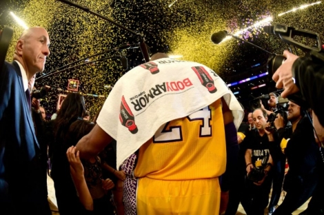 Kobe Bryant après son dernier match face aux Utah Jazz, le 13 avril 2016 à Los Angeles