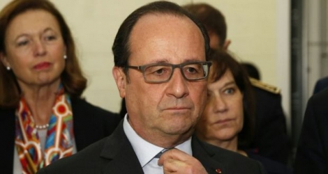 La cote du président François Hollande, ici à Venette (au nord de Paris) le 15 avril 2016, n'a pas bénéficié de son intervention télévisée 