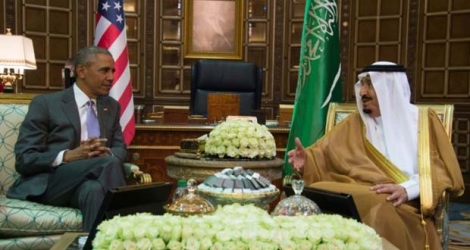  Le président américain Barack Obama lors d'un entretien avec le roi d'Arabie Salman bin Abdulaziz Al-Saud au palais Erga le 20 avril 2016 à Ryad.