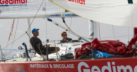 Le voilier Gedimat skippé par Thierry Chabagny et Erwan Tabarly dans les eaux de St-Barthélemy à Gustavia, le 25 avril 2016.