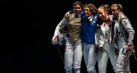 L'équipe de France féminine de fleuret, médaillée de bronze aux Mondiaux par équipes, le 26 avril 2016 à Rio 