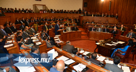 La séance parlementaire a été très animée, mardi 26 avril.