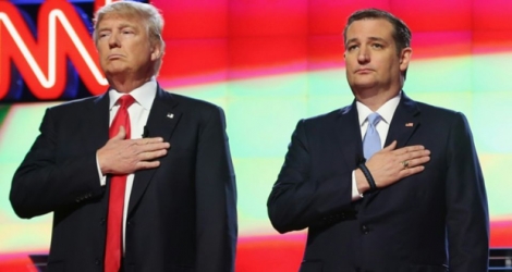 Les candidats à l'investiture républicaine pour l'élection présidentielle américaine Donald Trump (g) et Ted Cruz (d) avant un débat le 10 mars 2016 à Coral Gables, Floride.