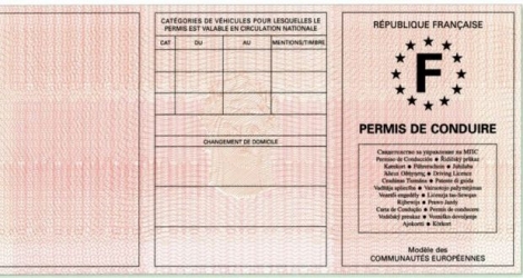 Ce document délivré le 17 décembre 2013 à Paris, par l'Agence nationale des Titres écurisés (ANTS) présente le permis transitoire, en trois volets, qui sera mis en circulation le 19 janvier 2013. 