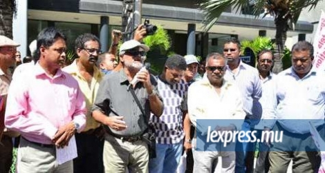 (Photo d’archives) Les membres de la Federation of Hotels Taxis Association lors d’une manifestation à Port-Louis.