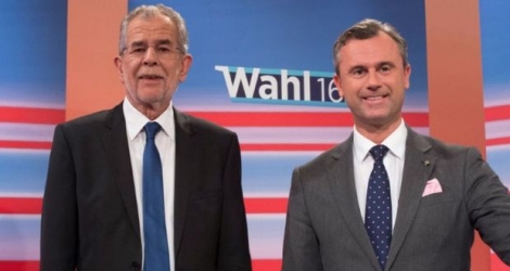 Les candidats à la présidentielle autrichienne Alexander Van der Bellen (à gauche) et Norbert Hofer à Vienne le 22 mai 2016