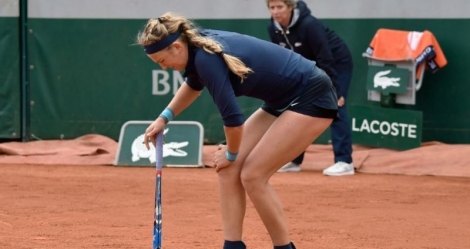 La Bélarusse Victoria Azarenka blessé à un genou, le 24 mai 2016 à Roland-Garros