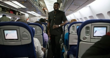 Le réalisateur nigérian Kunle Afolayan, le 1er juin 2016 à bord d'un vol reliant Lagos à Paris