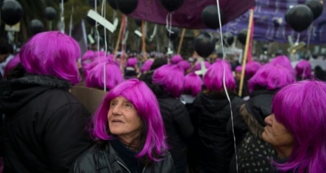 Des Argentines prennent part à une marche contre les violences faites aux femmes à Buenos Aires le 3 juin 2016 