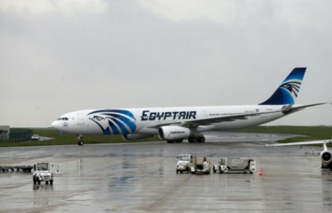 Le crash de l'avion d'EgyptAir: un mois de recherches et d'interrogations - THOMAS SAMSON AFP