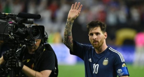 Messi (d) lors de la demi-finale de la Copa America où l'Argentine a battu les Etats-Unis (4-0), le 21 juin 2016 à Houston 