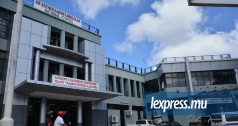 Victimes d’accidents de la route, deux constables sont admis à l’unité des soins intensifs de l’hôpital SSRN, à Pamplemousses.