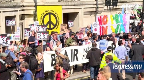 Manifestation pacifiste à Londres suite au rapport Chilcot paru mercredi 6 juillet.