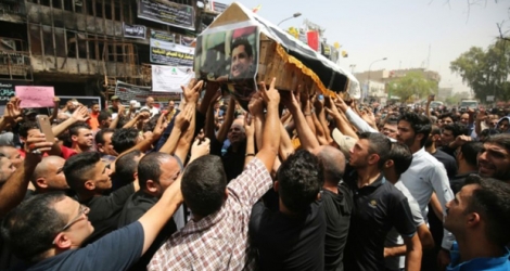 Funérailles, le 6 juillet 2016 à Bagdad, d'une des victimes de l'attentat qui a frappé trois jours auparavant la capitale irakienne.