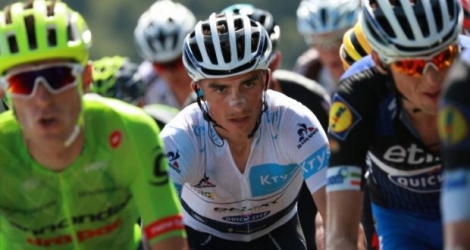 Le Français Julian Alaphilippe (c), alors meilleur jeune du Tour de France, lors de la 7e étape L'Isle-Jourdain/Lac de Payolle, le 8 juillet 2016