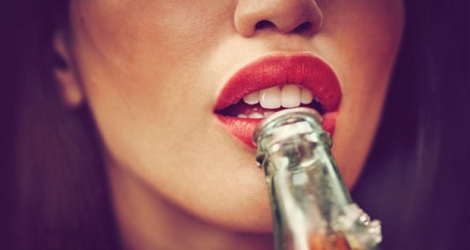 Cette publicité de Coca-Cola a été interdite par le ministère de l’Égalité du genre le 18 juillet (Source : site officiel de Coca-Cola – photo modifiée).