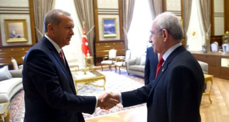 Le président Recep Tayyip Erdogan (à g.) et Kemal Kiliçdaroglu, chef du Parti républicain du peuple (CHP).