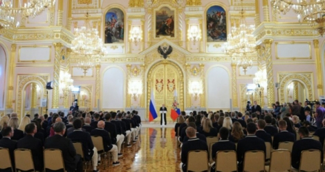 Le président russe Vladimir Poutine fait un discours devant la sélection olympique russe pour Rio, le 27 juin 2016 au Kremlin.
