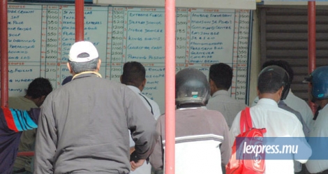 Le Betting Duty pour les bookmakers qui opèrent en dehors du Camp-de-Mars passera de Rs 16 000 à Rs 30 000 pour chaque journée de course.
