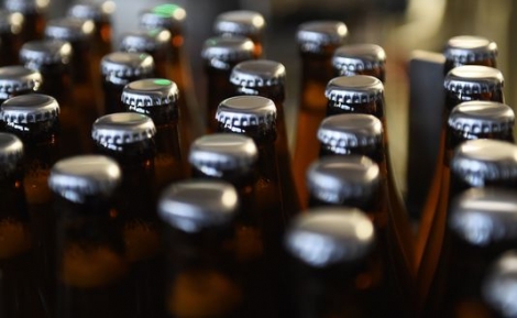 (Photo d’illustration) Le ministre des Finances a annoncé une hausse de 10% des droits d’accises sur tous les produits à base d’alcool et de 5% sur la bière.