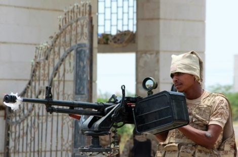 Un soldat des forces du gouvernement yéménite, à Zinjibar, le 16 août 2016.