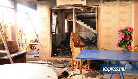 Un violent incendie a ravagé une maison et fait deux victimes à Triolet, dimanche 21 août.