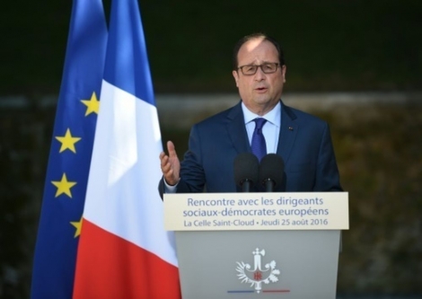 Le président François Hollande au chateau de La Celle Saint-Cloud, le 25 août 2016