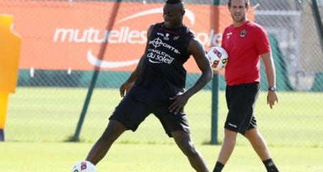 L'attaquant star de l'OGC Nice Mario Balotelli lors d'une séance d'entraînement, le 1er septembre 2016 à Nice .
