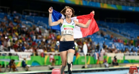 La Française Marie-Amélie Le Fur obtient sa troisième médaille d'or aux Jeux paralympiques, sur 400m, le 12 septembre 2016 .