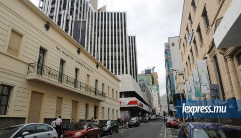 La rue sir William Newton, à Port-Louis, abrite un grand nombre de banques.