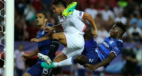 L'attaquant français de Séville Wissam Ben Yedder marque le seul but de la soirée, le 27 septembre 2016 face à Lyon 