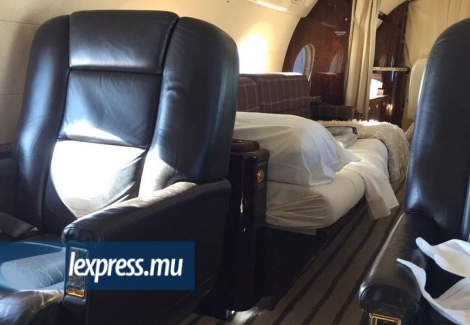 Le ministre est rentré à bord du Gulfstream G450, l’un des jets privés du prince saoudien.