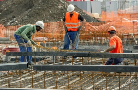 Des ouvriers sur un chantier de construction à Lille, le 24 août 2014