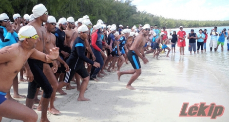 L’épreuve du 1 Km a vu une grande participation de membres du public et de nageurs licienciés.