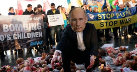 Manifestation à Berlin où se tient un sommet consacré à l'Ukraine et la Syrie avec le président russe Vladimir Poutine, le 19 octobre 2016.