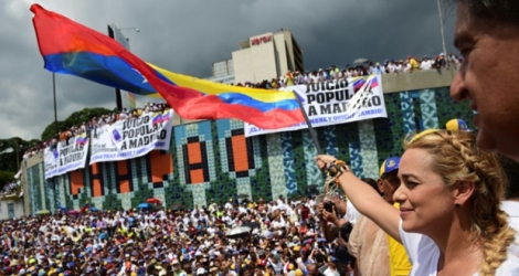 Lilian Tintori, femme d'un leader de l'opposition emprisonné, Leopoldo Lopez, lors d'un rassemblement anti-Maduro, à Caracas, le 26 octobre 2016.