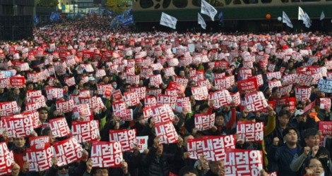 Des dizaines de milliers de Sud-coréens manifestent le 12 novembre 2016 à Seoul.