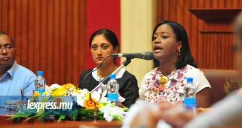 Aurore Perraud animait une réunion avec une dizaine d’ONG à Port-Louis, ce mercredi 16 novembre.