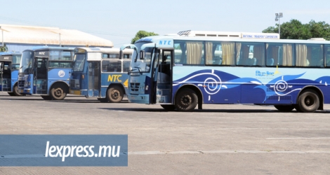 (Photo d’illustration) Le ministre Nando Bodha a indiqué au Parlement que la compagnie CNT sera bientôt doté d’autobus hybrides. 