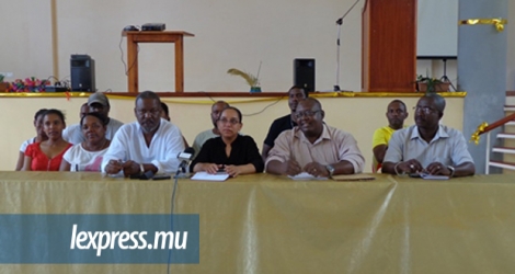 Les membres de la RGEA et de la RPSWU en conférence de presse, le 12 décembre, à Mont-Lubin.