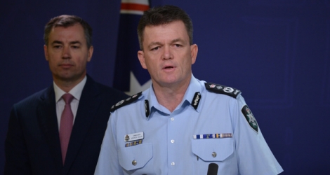 Graham Ashton, a précisé que les personnes interpellées projetaient d'attaquer, à l'aide d'explosifs, d'armes à feu et de couteaux, des lieux emblématiques de Melbourne.
