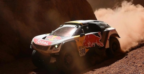 Le Dakar-2017 entrait dans le vif du sujet à l'occasion de sa troisième étape mercredi: au menu, hors piste et navigation ont fait les affaires de Peugeot, qui signe un triplé, avec Stéphane Peterhansel en gagnant.