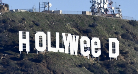 L'homme qui avait détourné en «Hollyweed» les célébrissimes lettres géantes blanches «HOLLYWOOD» sur les hauteurs de Los Angeles, la nuit du jour de l'An, a été arrêté lundi.